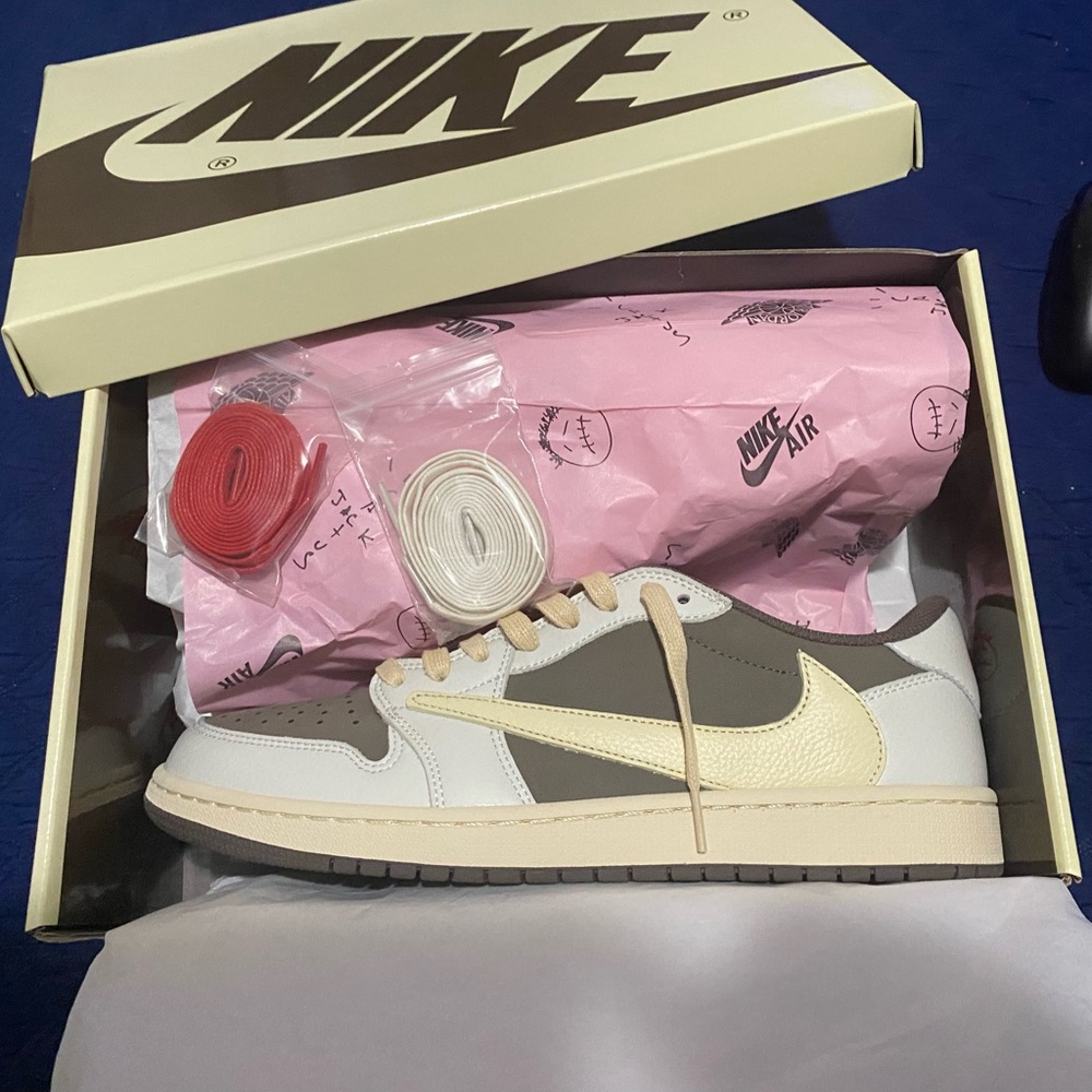 Jordan 1 Retro Lows OG SP
Travis Scott Reverse Mocha
